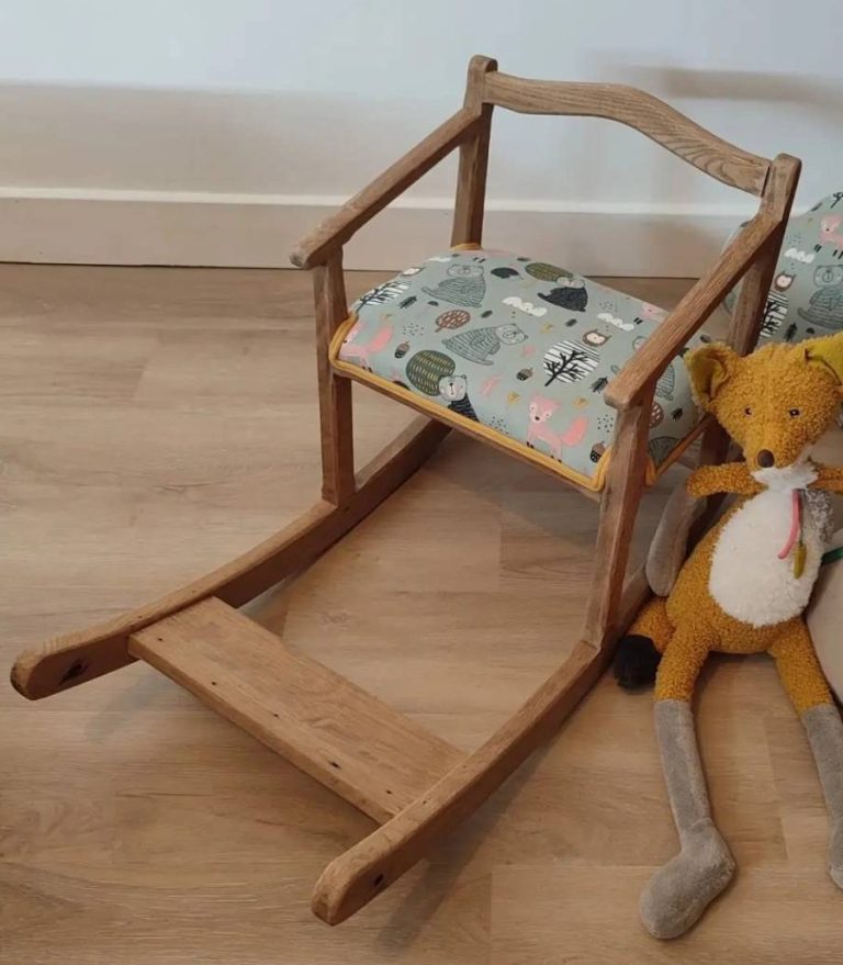 Chaise à bascule enfant en chêne