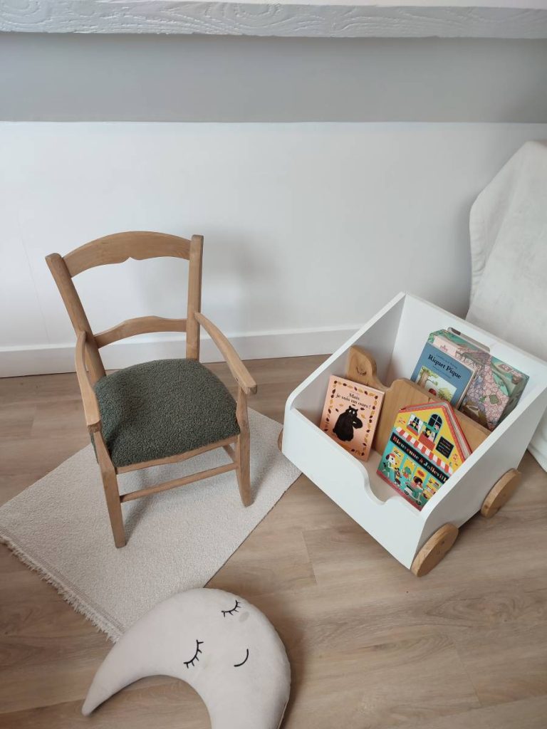 Chaise en chêne tissu bouclette