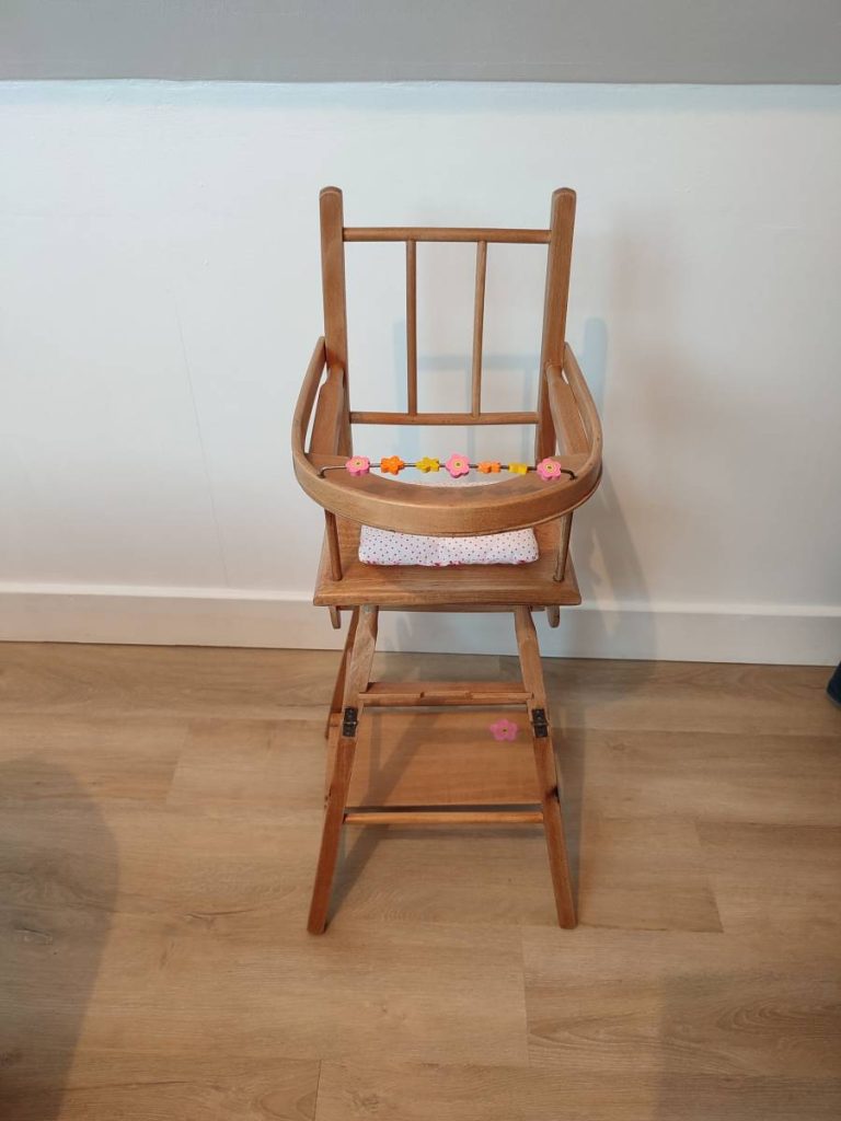 Chaise haute de poupée