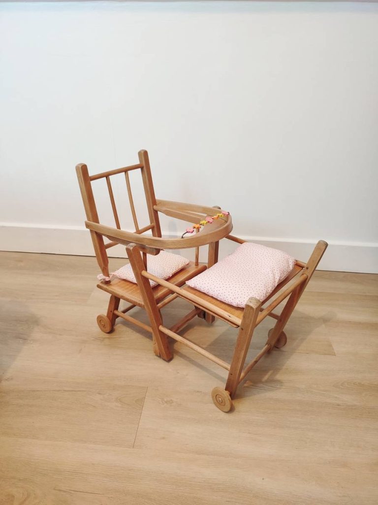 Chaise haute de poupée