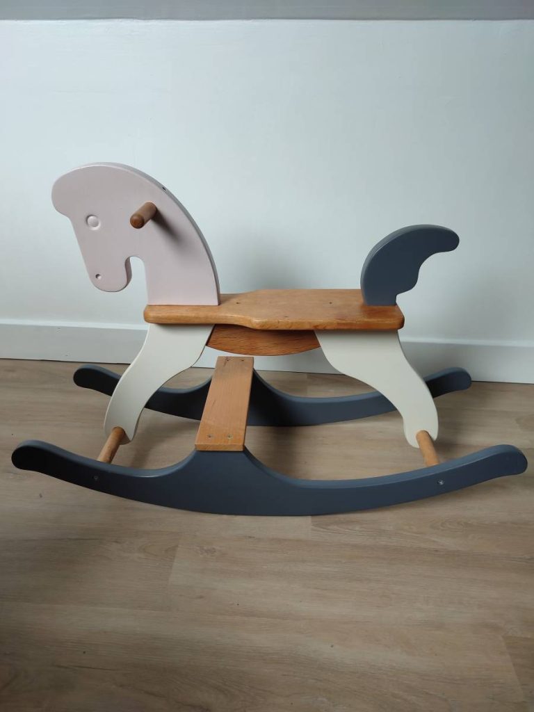 Cheval à bascule en bois massif