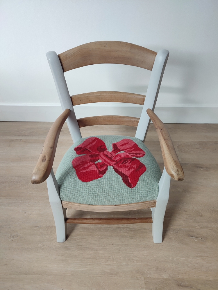 Chaise en noyer personnalisée